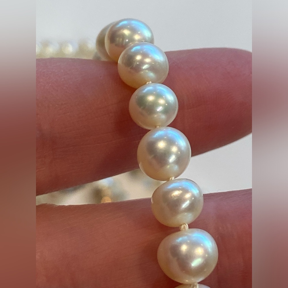 Freshwater pearls creamy white, hand knotted 57” necklace and bracelet set - Picture 10 of 11